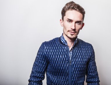 zarif genç yakışıklı adam