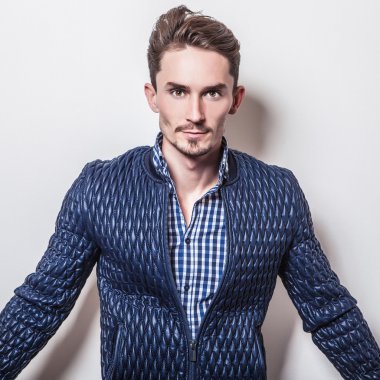 zarif genç yakışıklı adam