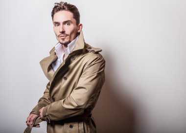 Zarif adam uzun şık ceket