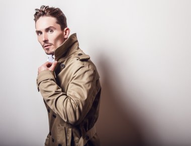 Zarif adam uzun şık ceket