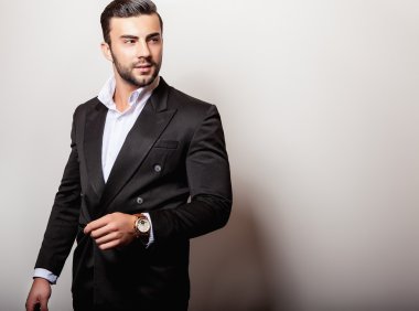 zarif genç yakışıklı adam