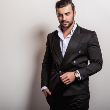 zarif genç yakışıklı adam
