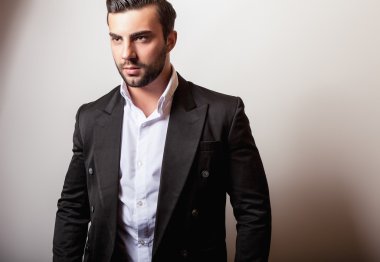 zarif genç yakışıklı adam