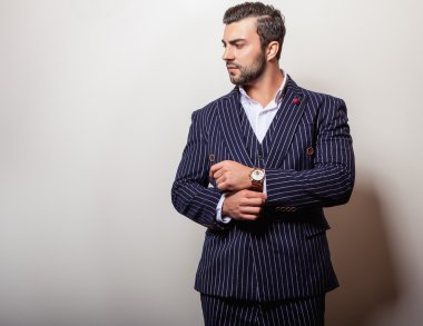 zarif genç yakışıklı adam