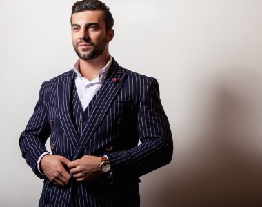 zarif genç yakışıklı adam