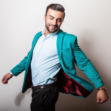 zarif genç yakışıklı adam