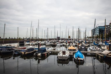 Pier park edilmiş gemileri ile