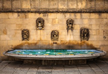 Lüksemburg'daki antik park çeşme