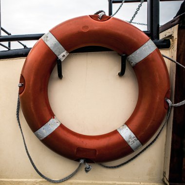 Gemide turuncu lifebuoy