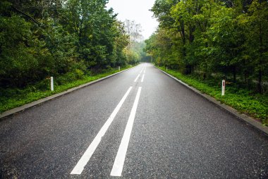 boş asfalt yol
