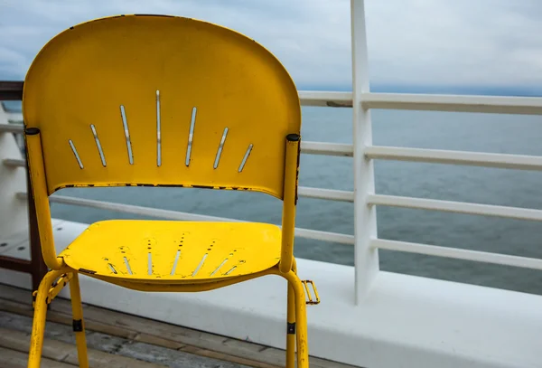 İskelede sarı koltuğu — Stok fotoğraf
