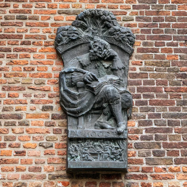 Flachrelief des Monarchen in Bronze — Stockfoto