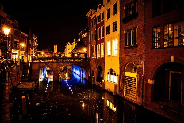 Europese stad Utrecht bij nacht — Stockfoto
