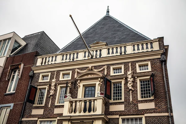 Traditional residential building in Haarlem — Stock Photo, Image