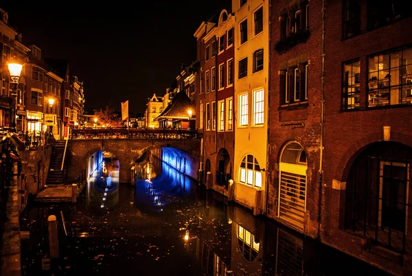 Europese stad Utrecht bij nacht — Stockfoto