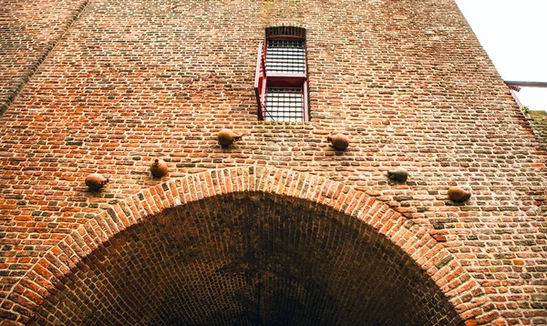 Арка замка в Muiderslot Muiden замок — стоковое фото