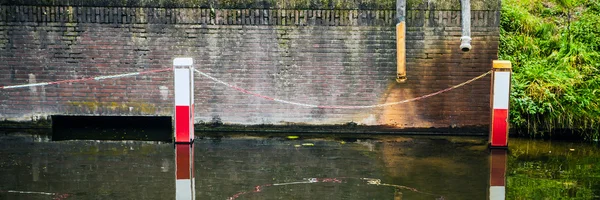 Водный канал в Голландии — стоковое фото