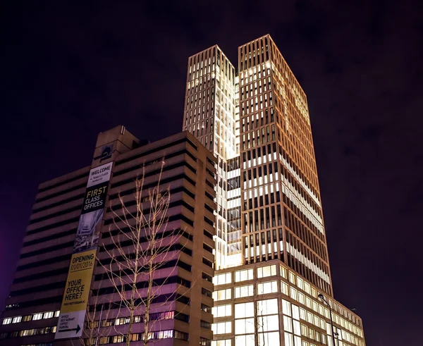 ROTTERDAM, NETHERLANDS - DECEMBER 26, 2015: Famous city sights at night time on December 26, 2015 in Rotterdam - Netherlands. — Stockfoto