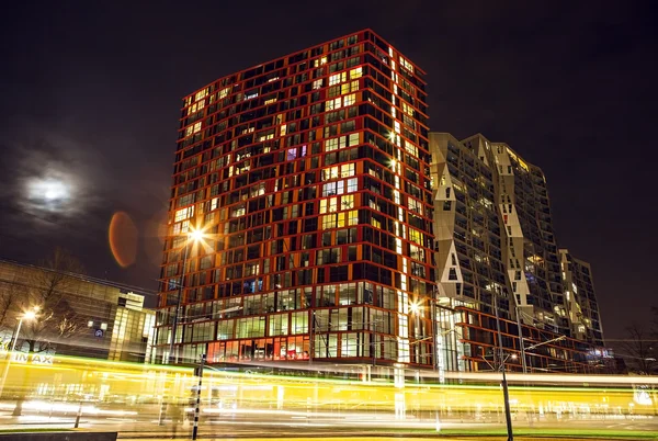 ROTTERDAM, PAÍSES BAJOS - 26 DE DICIEMBRE DE 2015: Famosos lugares de interés de la ciudad por la noche el 26 de diciembre de 2015 en Rotterdam - Países Bajos . —  Fotos de Stock