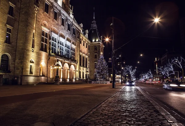 ROTTERDAM, NETHERLANDS - DECEMBER 26, 2015: Famous city sights at night time on December 26, 2015 in Rotterdam - Netherlands. — Stock Fotó