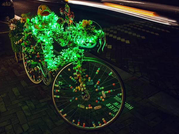 Bicycle with brightly green illumination & decorative elements at night time. — Stock Photo, Image