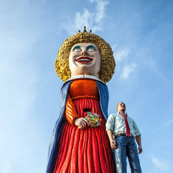 AMSTERDAM, PAYS-BAS - 10 JANVIER 2016 : D'énormes personnages comiques près du centre commercial le 10 janvier 2010 à Amsterdam - Pays-Bas . — Photo