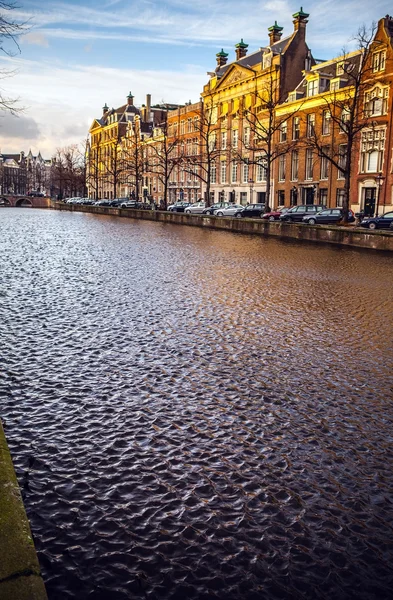 General landscape views from city bridge in channels & residential buildings of Amsterdam. — Stock fotografie