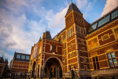 Rijksmuseum, Amsterdam 'da sanat ve tarih üzerine kurulmuş bir Hollanda ulusal müzesidir. Müze Amsterdam 'ın güneyindeki müze meydanında, Van Gogh Müzesi' nin yakınında yer almaktadır..