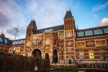 Rijksmuseum, Amsterdam 'da sanat ve tarih üzerine kurulmuş bir Hollanda ulusal müzesidir. Müze Amsterdam 'ın güneyindeki müze meydanında, Van Gogh Müzesi' nin yakınında yer almaktadır..