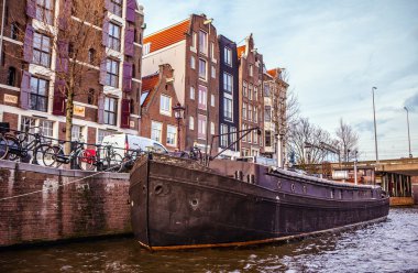 Kanal ve saat akşam, bentleri Amsterdam genel peyzaj görünümleri.