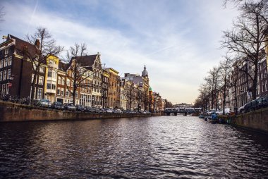 Kanal ve saat akşam, bentleri Amsterdam genel peyzaj görünümleri.