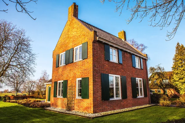 Old cozy house in Giethoorn, Netherlands. — Stock Photo, Image