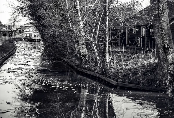 River channels in Giethoorn, Netherlands. — Stock Photo, Image