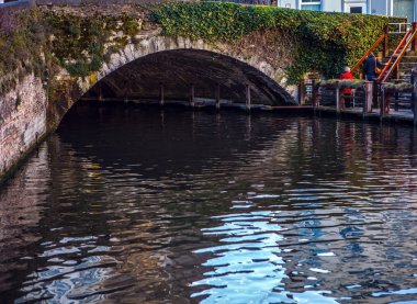 Antik taş köprü Nehri Bruges, Belçika.