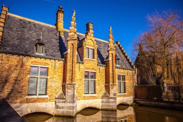Древнее здание средневекового Брюгге, Бельгия . — стоковое фото