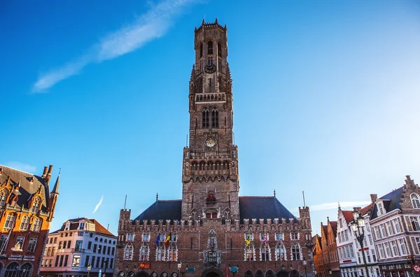 BRUGGE, BELGIUM - JANUARY 17, 2016: Belfort tower in Bruges, touristic center in Flanders city of Brugge and UNESCO world heritage on January 17, 2016 in Brugge - Belgium. — Stock Photo, Image