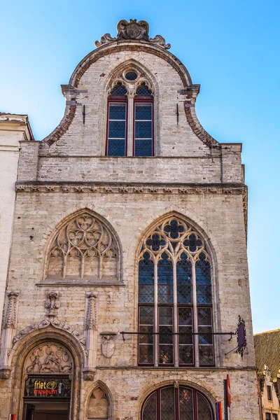 Antyczny budynek średniowieczny Brugge, Belgia. — Zdjęcie stockowe