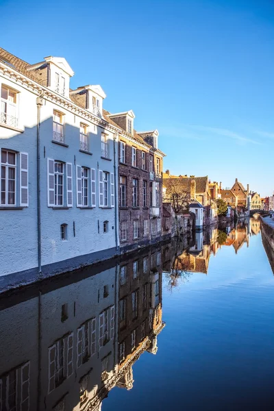 Régi épület a középkori Brugge, Belgium. — Stock Fotó