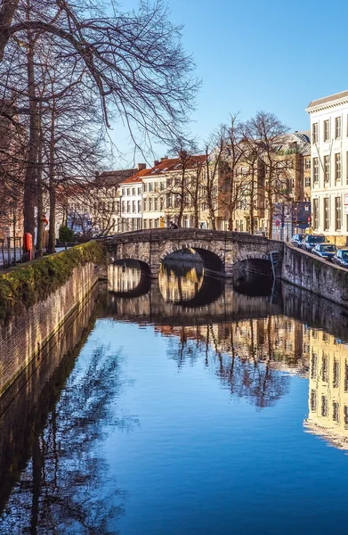 Starobylé budově středověkého Brugge, Belgie. — Stock fotografie