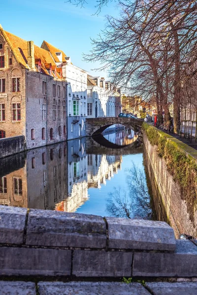 Starobylé budově středověkého Brugge, Belgie. — Stock fotografie