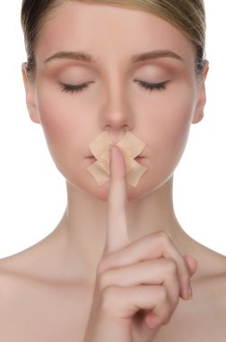 sıva ve parmak ile genç kadının yüzü