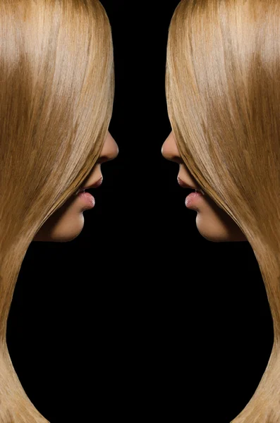 Profil dvě ženy s rovnými vlasy — Stock fotografie