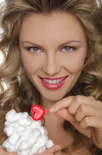 Beautiful young woman with ice cream and heart — Stock Photo, Image