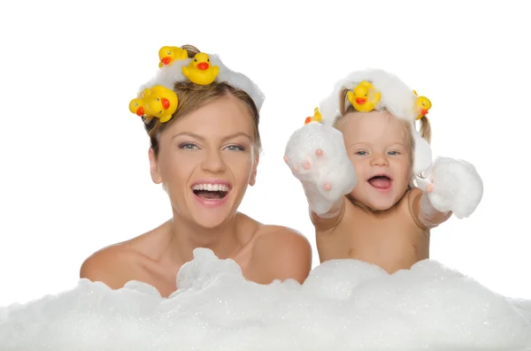 Mom and daughter with ducks in soap foam — Stock Photo, Image