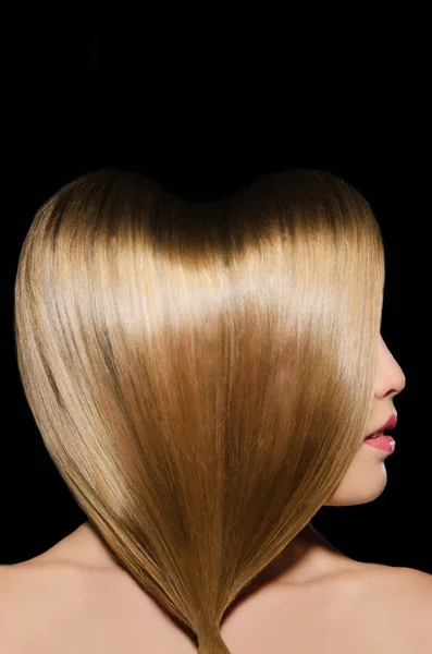 ハートの形の美しい金髪のヘアスタイル — ストック写真
