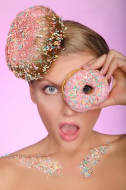 sürpriz kadın, donut kafa ve göz önünde 