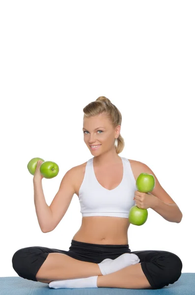 Gelukkige vrouw met halters van groene appels — Stockfoto