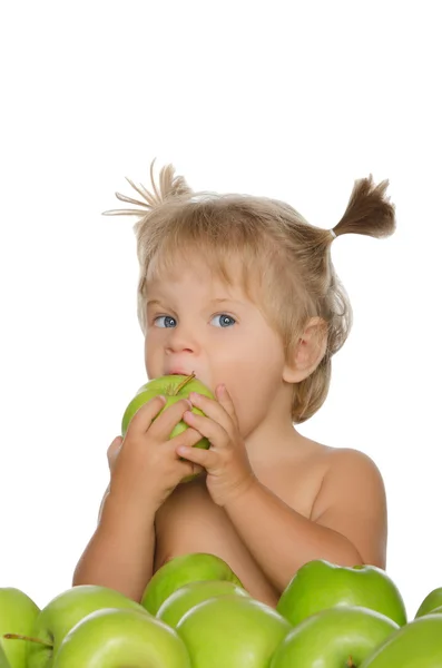 Μικρό κορίτσι πράσινο μήλο δαγκωμένο — Φωτογραφία Αρχείου