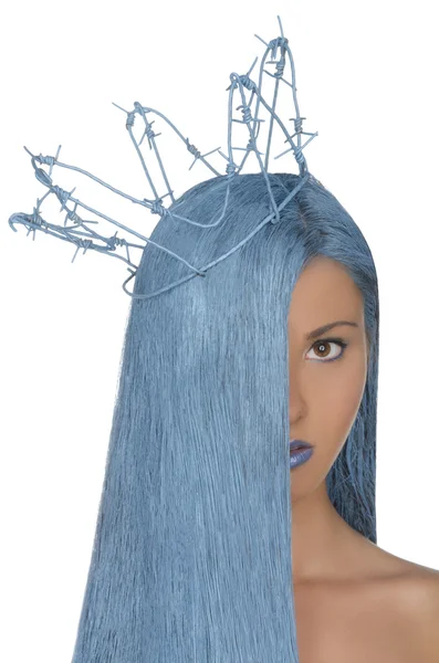 Portret van vrouw met blauwe haren, kroon — Stockfoto
