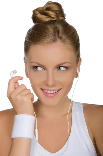 Hermosa mujer con auriculares mirando a un lado — Foto de Stock